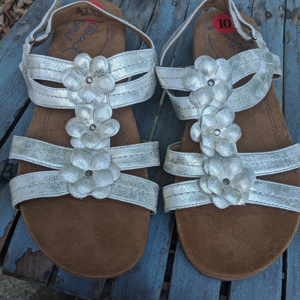 Natural Soul Light Gold Flower Sandals Size 10M
